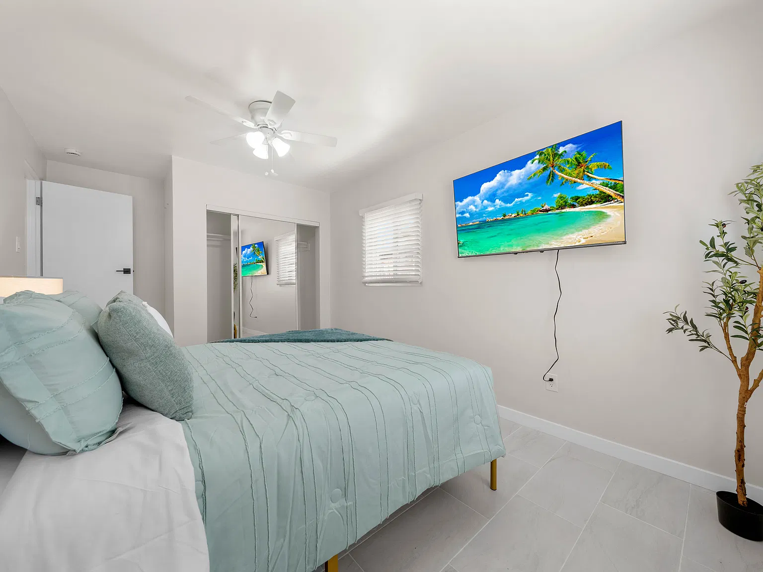 4 bed, 2000 sqft, $5,900 — Photo 2