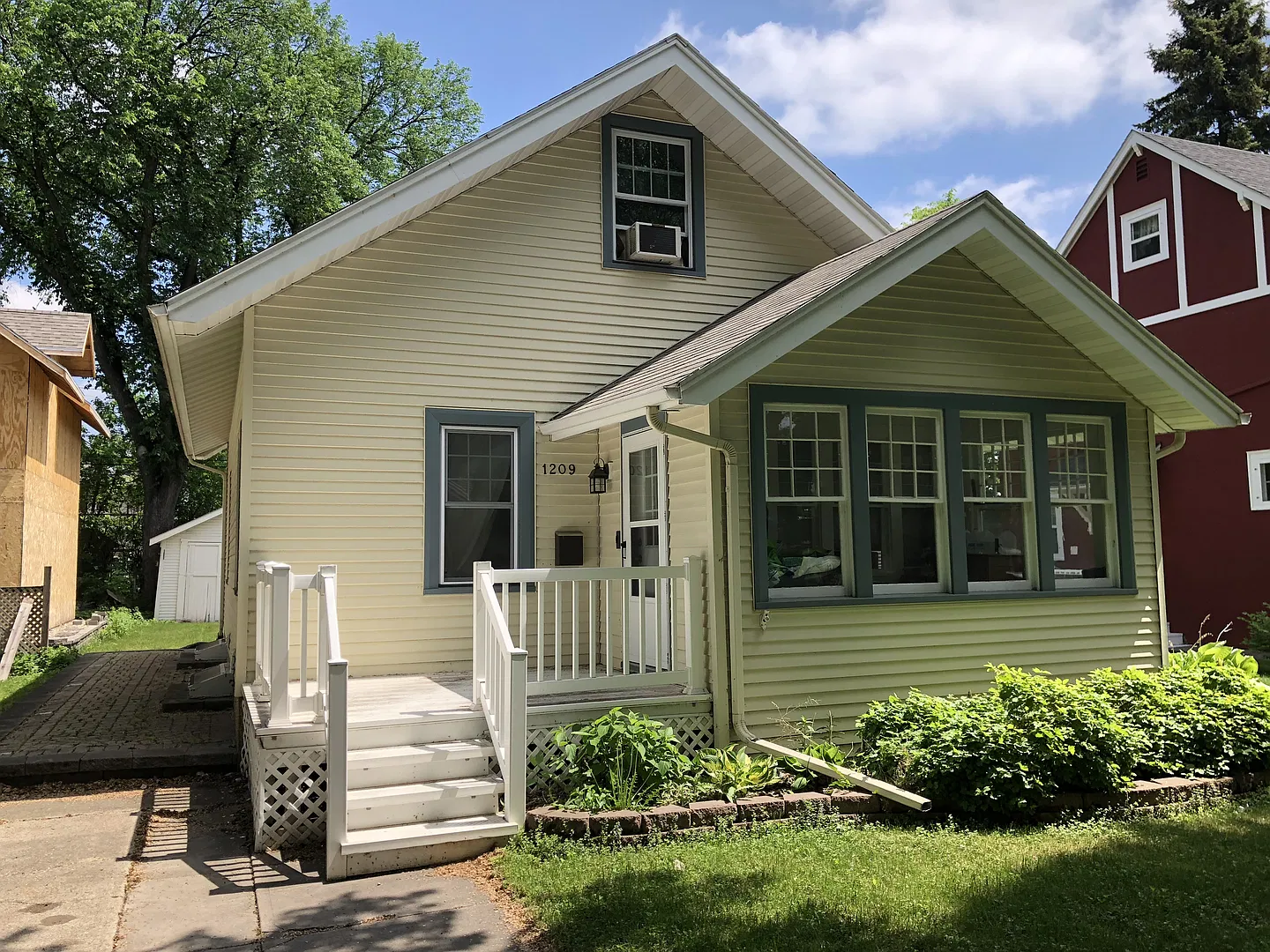 3 Bedroom/2 Bathroom Single Family House for Rent on Belmont Rd. — Photo 1