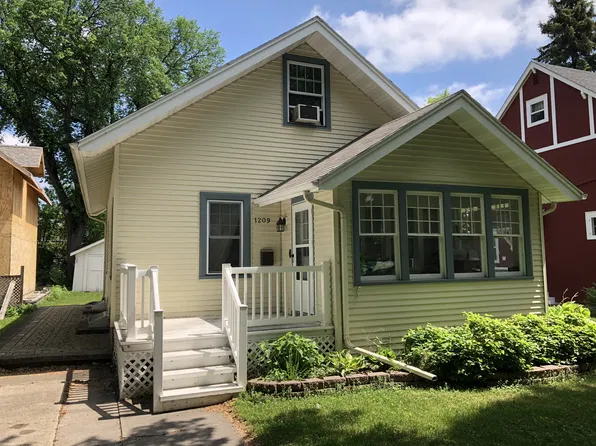 1209 Belmont Rd, Grand Forks, ND 58201