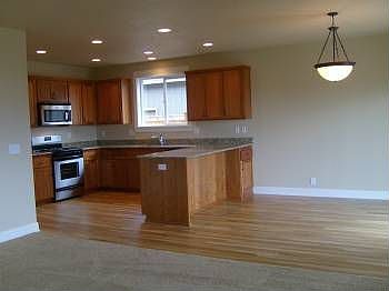 2nd image of 828 S 31st Pl