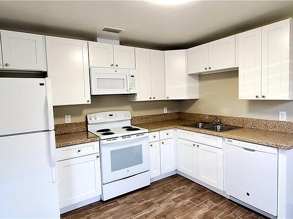 5th image of 420 Redlin St