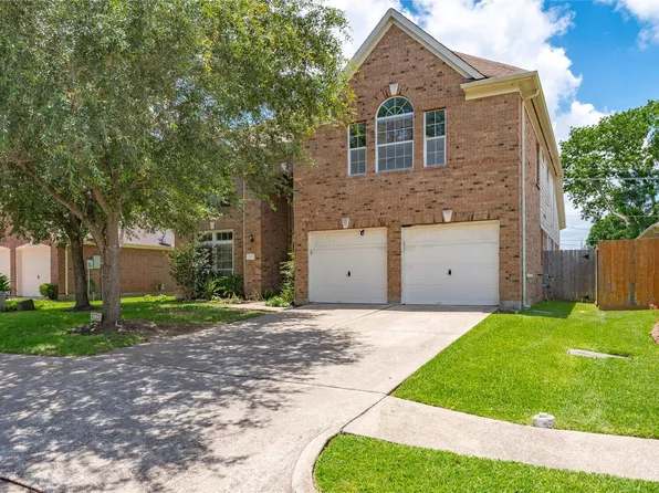 327 Holly Branch Ln, Kemah, TX 77565