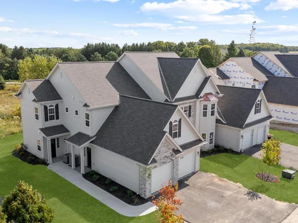 1822 Horseshoe LANE #423-2, Slinger, WI 53086