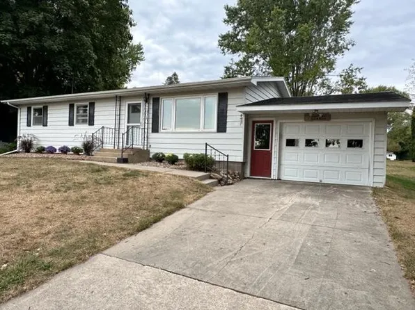 411 2nd Ave NW, Spring Grove, MN 55974