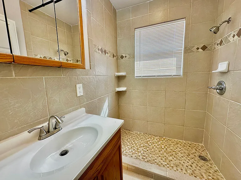 161 Elizabeth St #A — Photo 6
