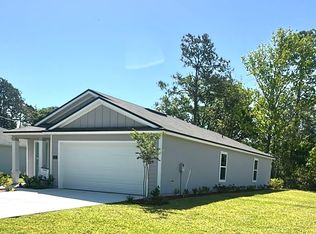 2 Pine Croft Ln, Palm Coast, FL 32164