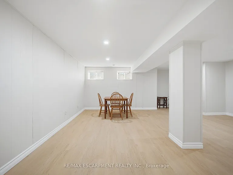 1926 Reiss Ct — Photo 17
