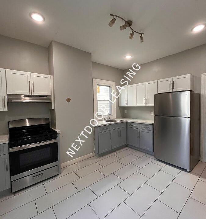 1st image of 33 Lexington Ave #2M