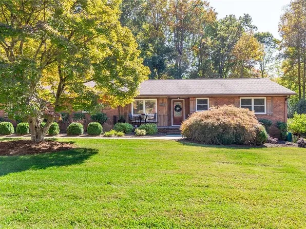 907 Fairidge Dr, Jamestown, NC 27282