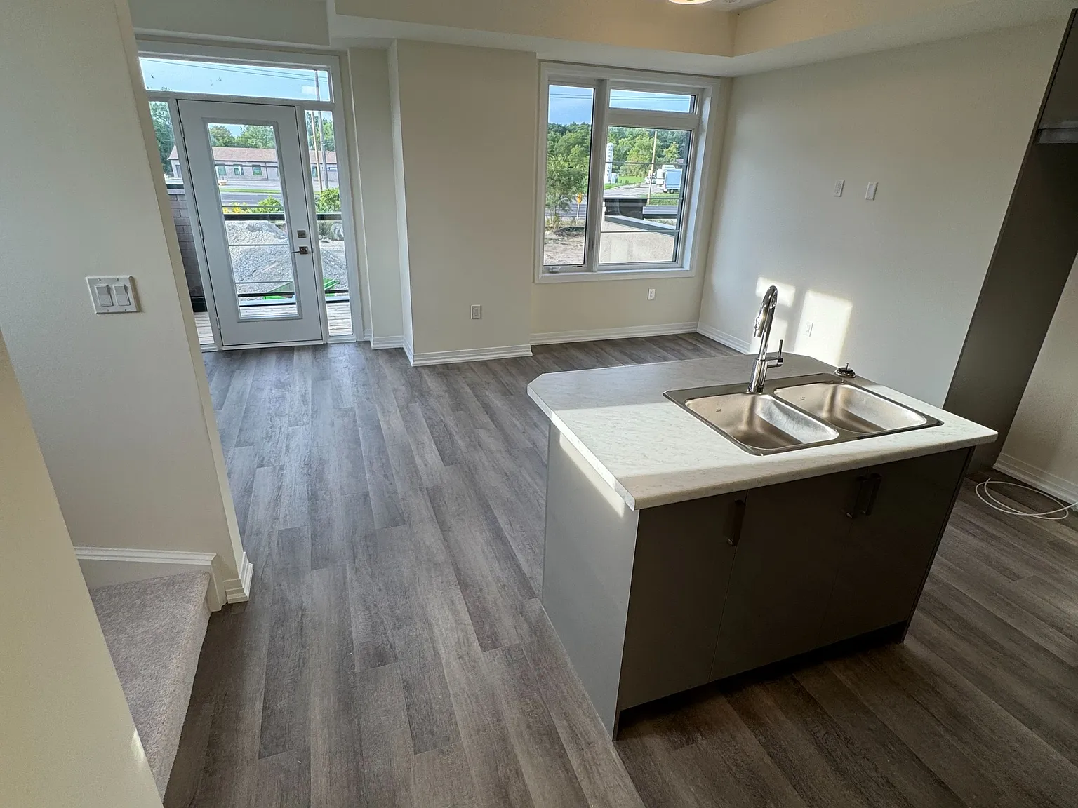 660 Colborne St W — Photo 3