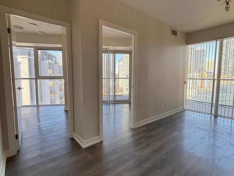 159 Wellesley St E #1209 — Photo 6
