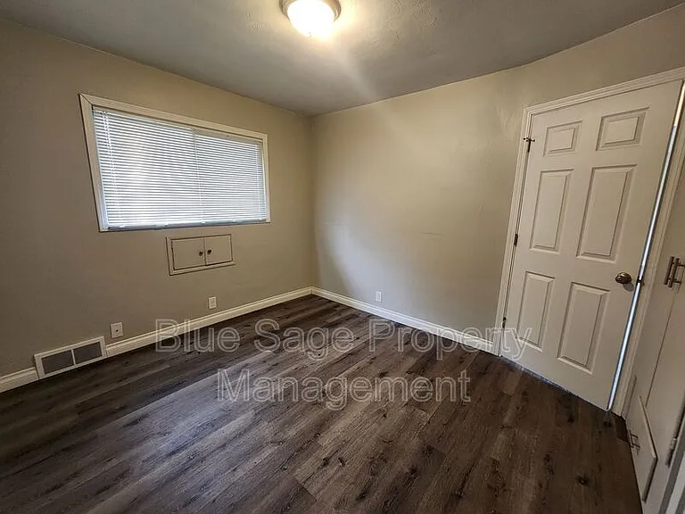 812 W 13th St — Photo 10