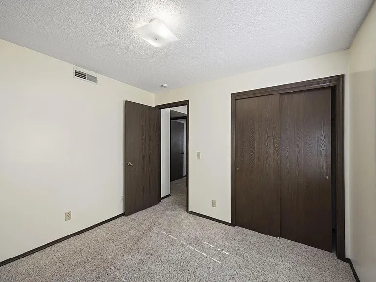 Sandstone Apartments — Photo 10