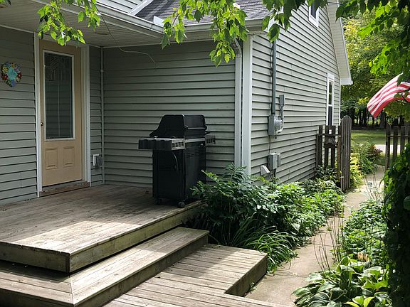 4th image of 701 Cedar St