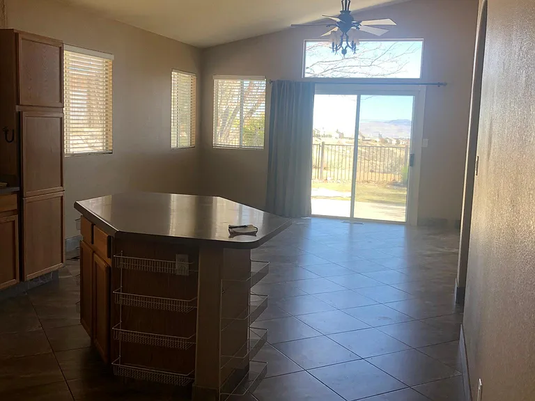 1810 Saturno Heights Dr — Photo 3