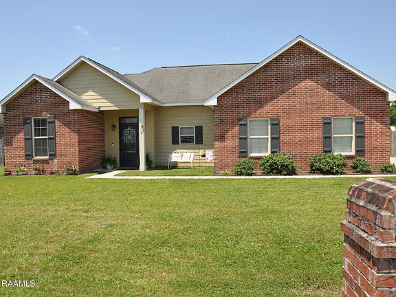 3rd image of 105 Sawtooth Rd