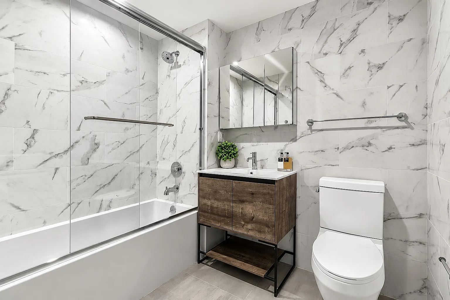 3436 Kingsbridge Avenue — Photo 3
