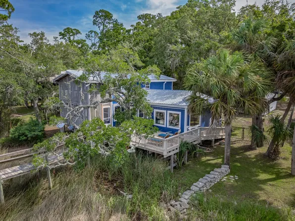 88 River Dr, Panacea, FL 32346