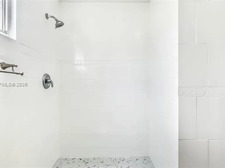 117 E 10th St #117 — Photo 15