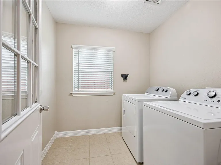 9814 Pine Lake Dr — Photo 9