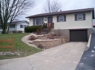 709 3rd Ave SW, Waukon, IA 52172
