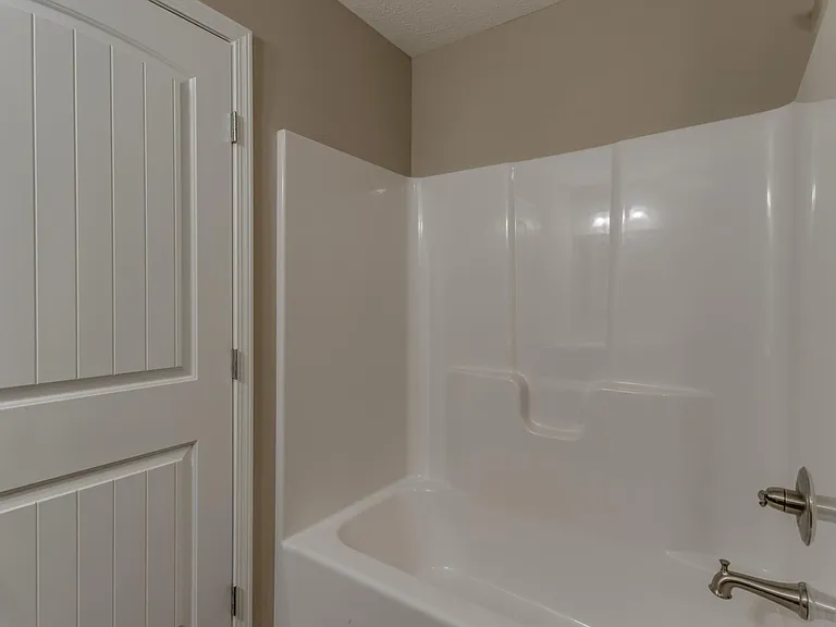 313 N Diagonal St — Photo 22
