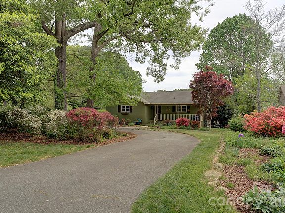 5th image of 3002 Lake Shore Rd S