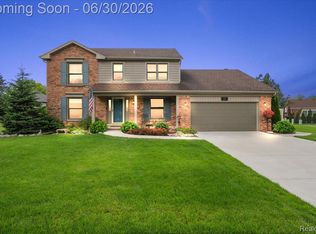 20157 Whitby Ct, Livonia, MI 48152