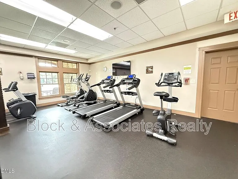 8527 Quarton Dr — Photo 38