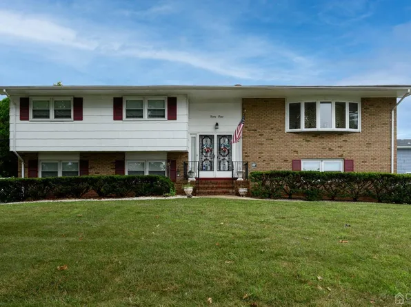 28 Coventry Cir, Piscataway, NJ 08854