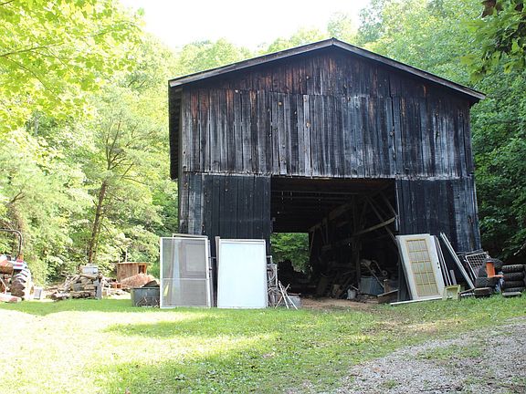 Large tobacco barn