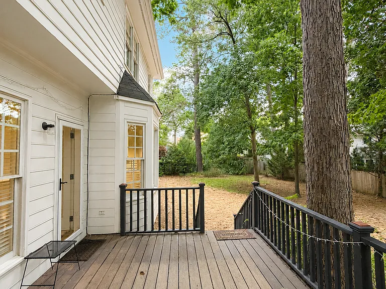 207 Custer Trl — Photo 17