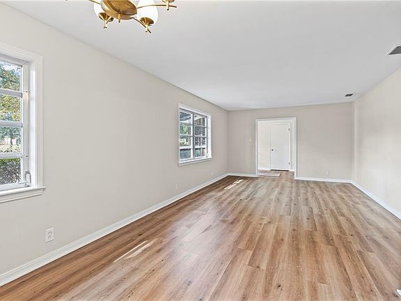 5th image of 1004 Heidi St