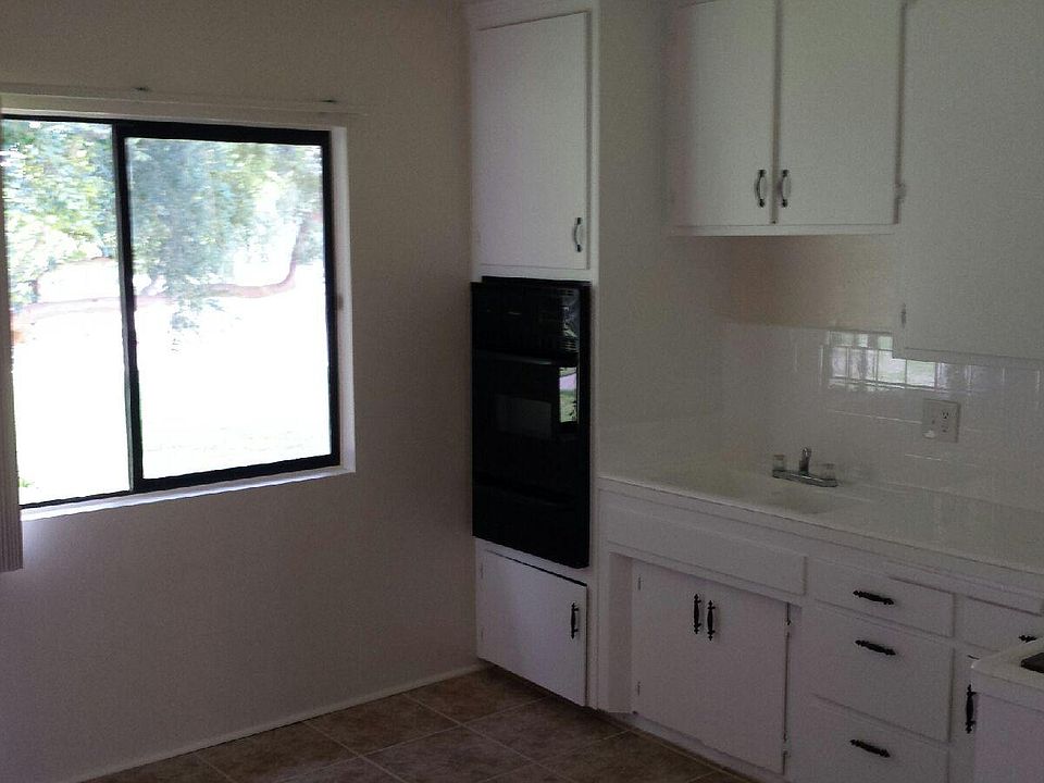 1st image of 9462 Oak St APT 7