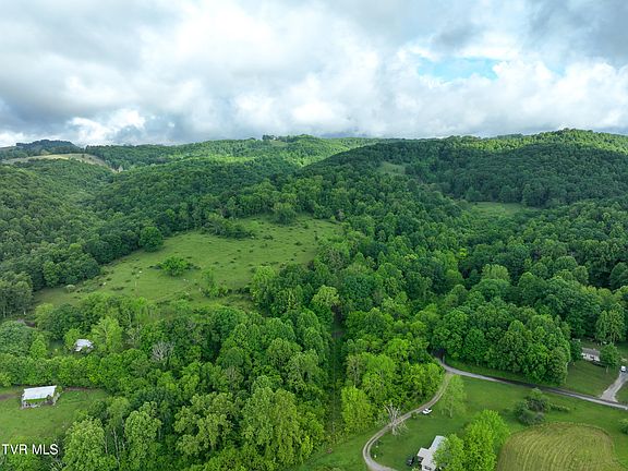 4th image of 1519 Moccasin Valley Rd