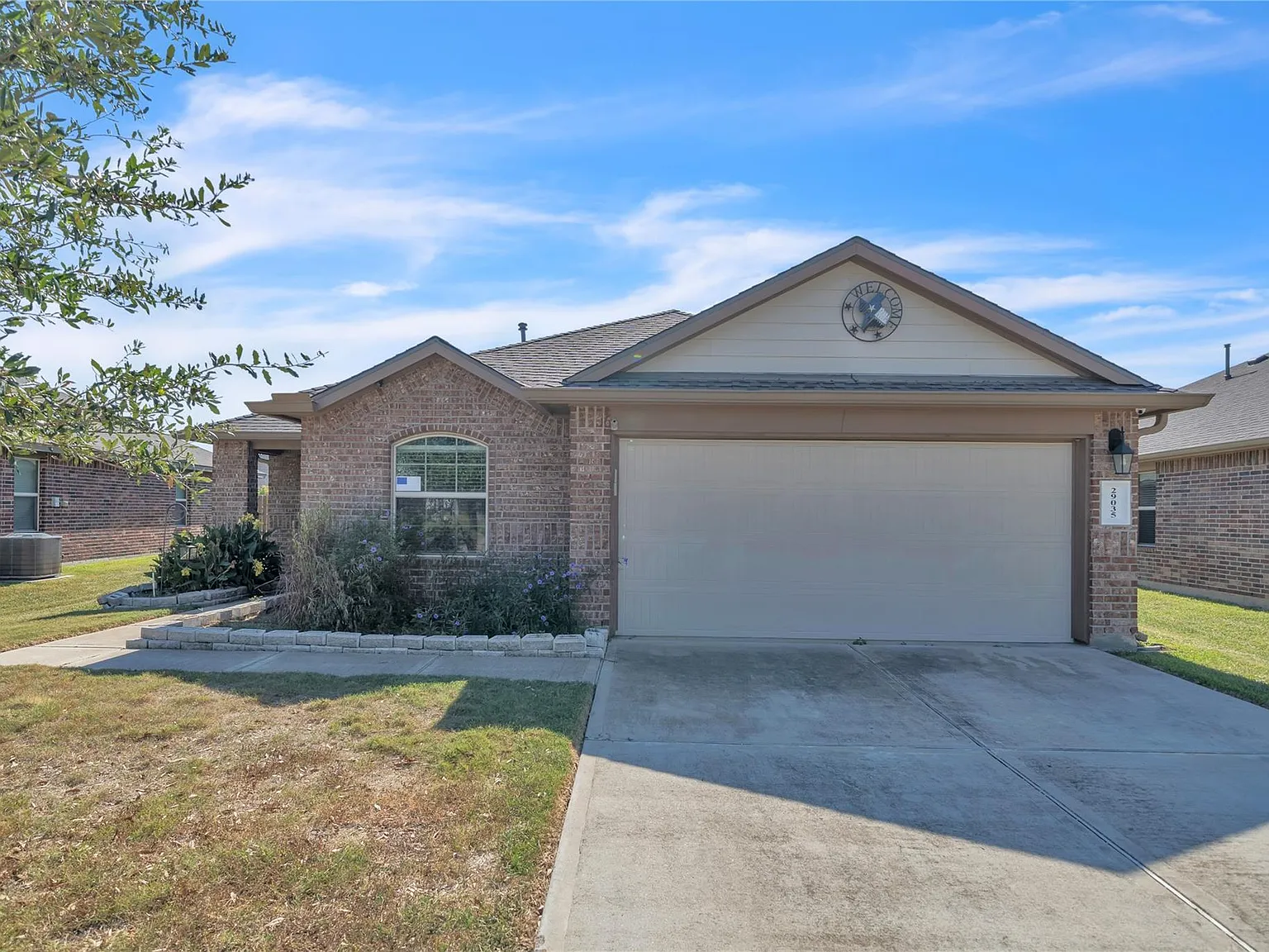 4 bed, 2.0 bath, 2053 sqft, $2,050 — Photo 1