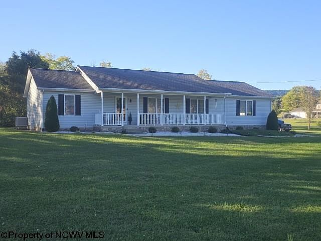 1st image of 33 Trellis Dr