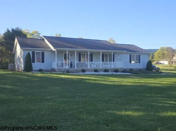 33 Trellis Dr, Gerrardstown, WV 25420