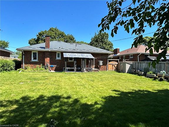 4th image of 52 Carter St