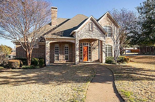 1st image of 2202 Oakwood Ct