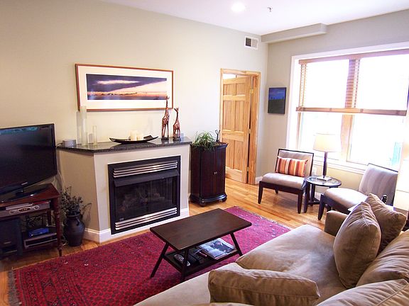 Living Room w/ Gas Fireplace