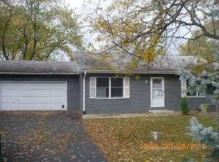 24 Leisure Ln, Oswego, IL 60543