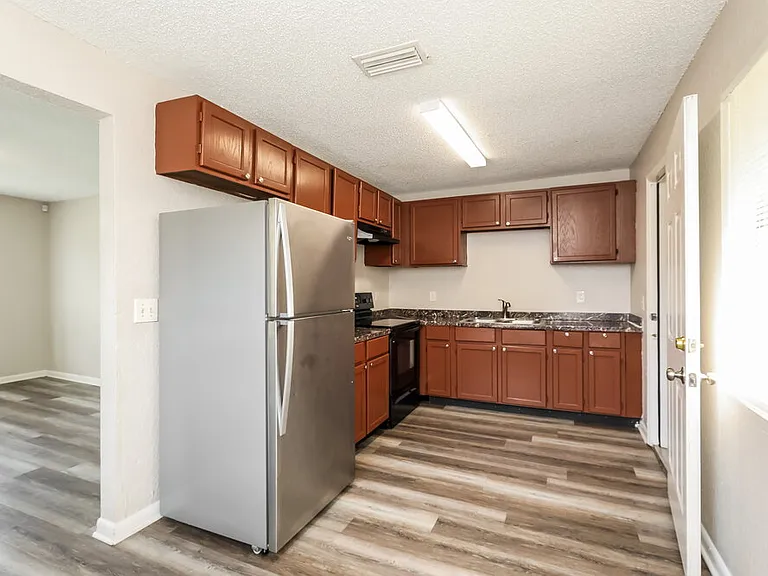 5528 Vernon Rd — Photo 7