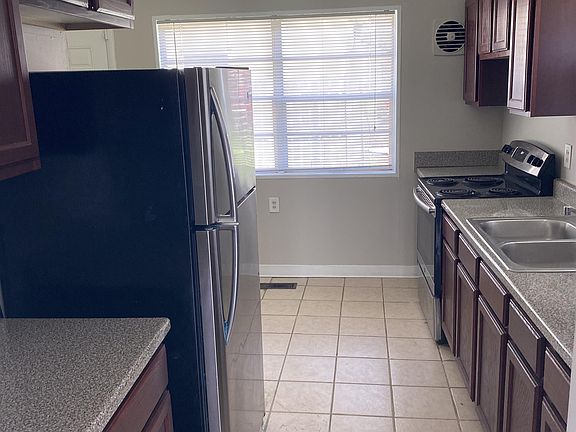 5th image of 2722 Schofield Ave