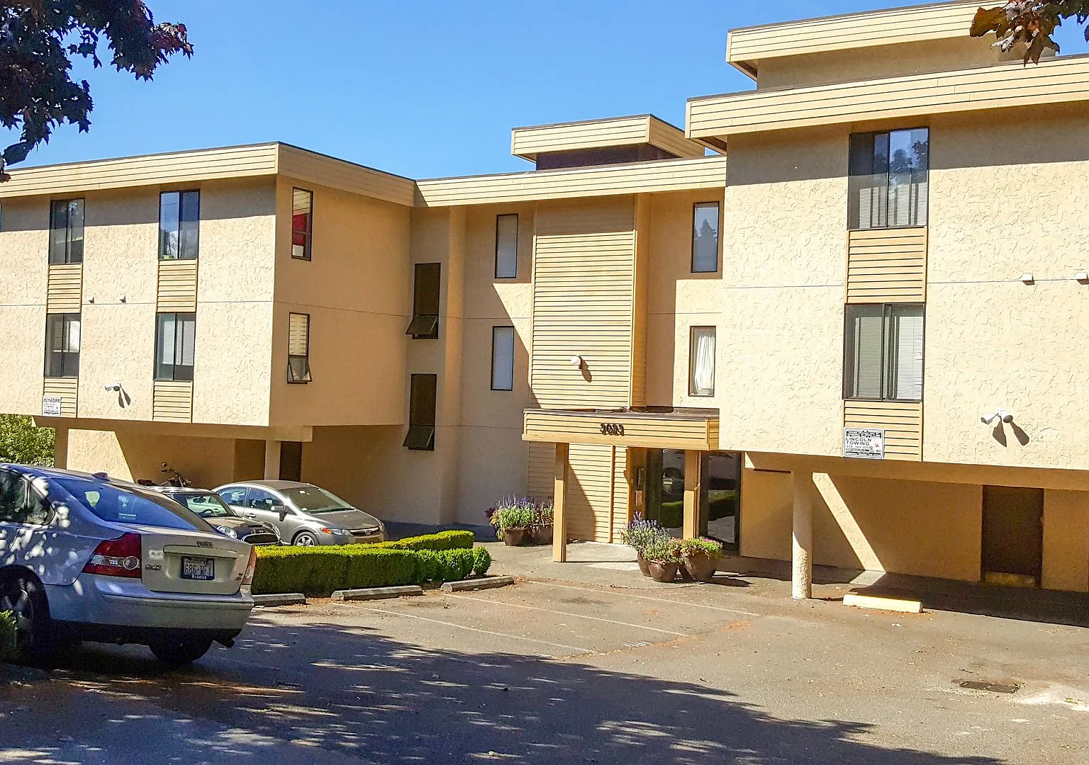 Cresswell Apartments — Photo 2