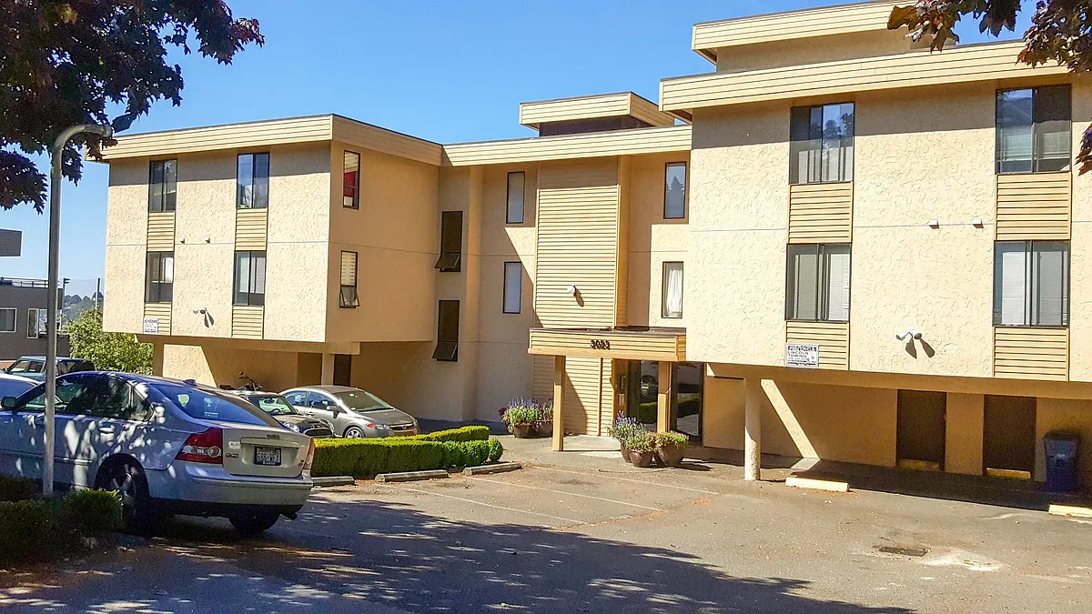 Building Photo - Cresswell Apartments