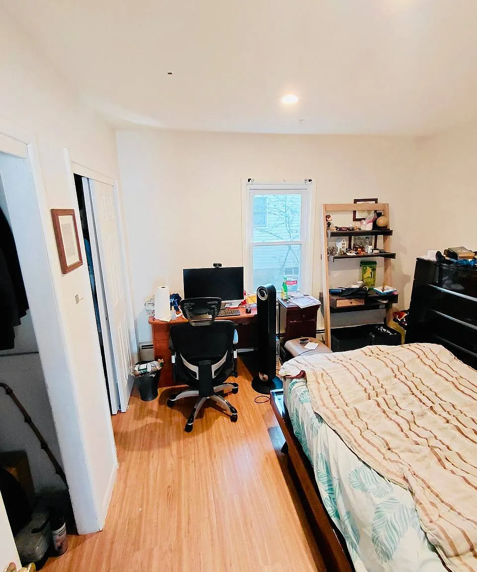 3 bed, $900 — Photo 2