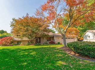29951 High Valley Rd, Farmington Hills, MI 48331