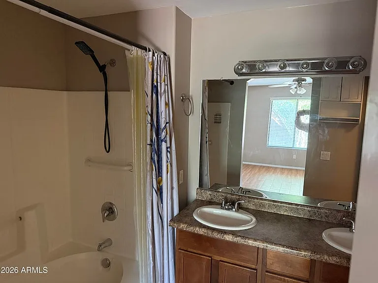 816 W Mid Way — Photo 12