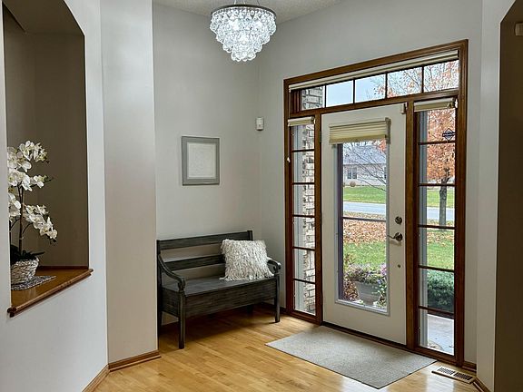 5th image of 28 Eagles Nest Cir